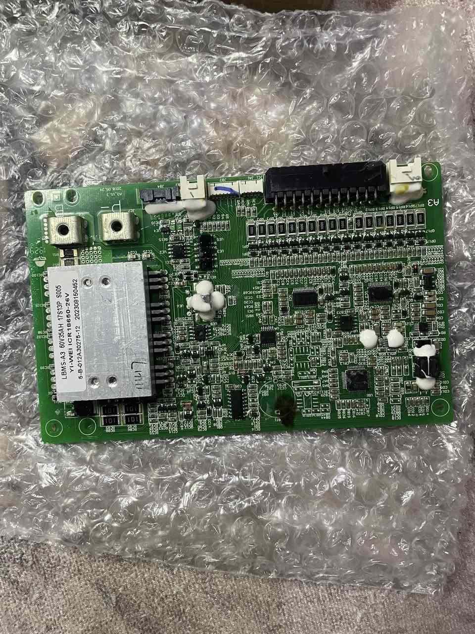 بورد بطارية مال سكوتر ٦٠ فولت  جديد امزون شرط الشغل  على اول تم ٣٠ الف شامل التوصيل


**إذا كنت صاحب هذا الإعلان وتريد حذفه لأي سبب، رجاءا أرسل رسالة إلى الدعم الفني**