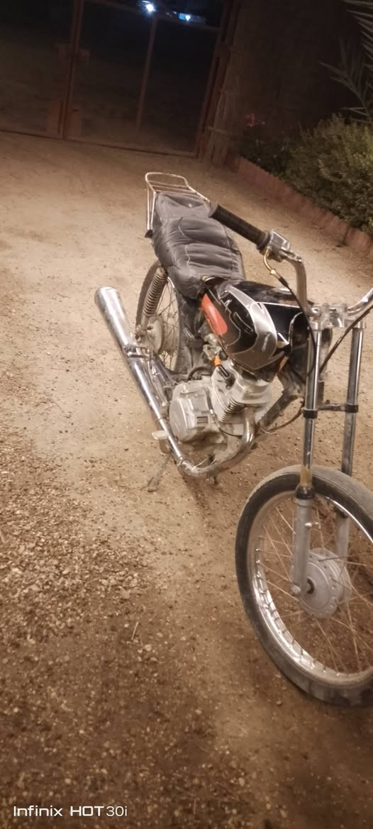 السلام عليكم
م. مكلف بالنشر.
دراجه ارشه للبيع.
دراجه خير من الله .
شلعه ومعدل فول .
اوراق كامله اصولي.
واسويلك مكاتبه .
السعر 150 وبي مجال .
رقم  ***********.
مكانه مسيب الحاميه .
