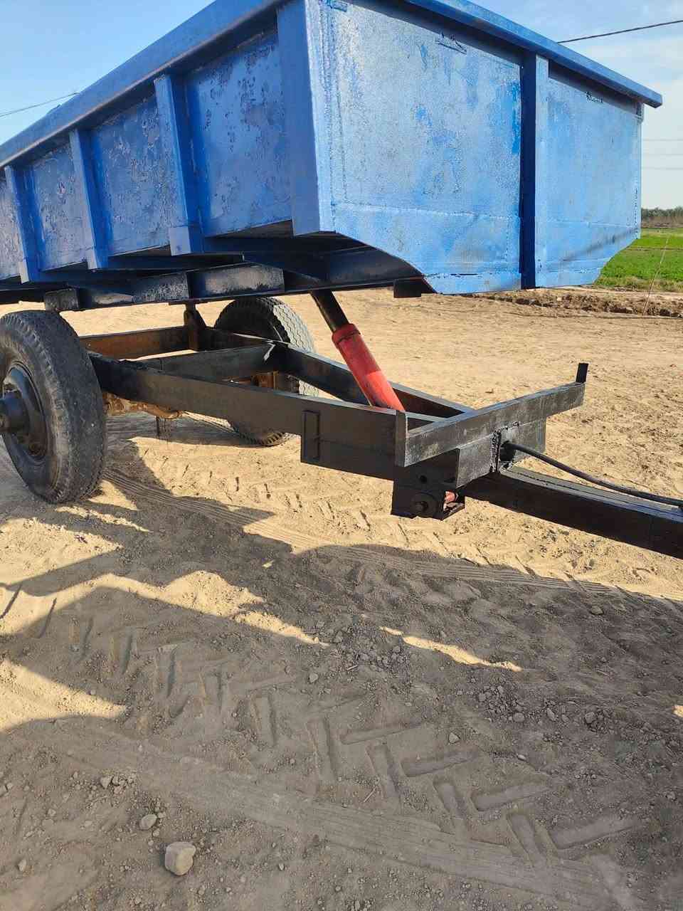 السلام عليكم عربانه حداد للبيع تايرات كتان عربانه قويه ومضبوطة السعر 1250 وبيها مجال المكان طريق كربلاء نجف للستفسار ***********
