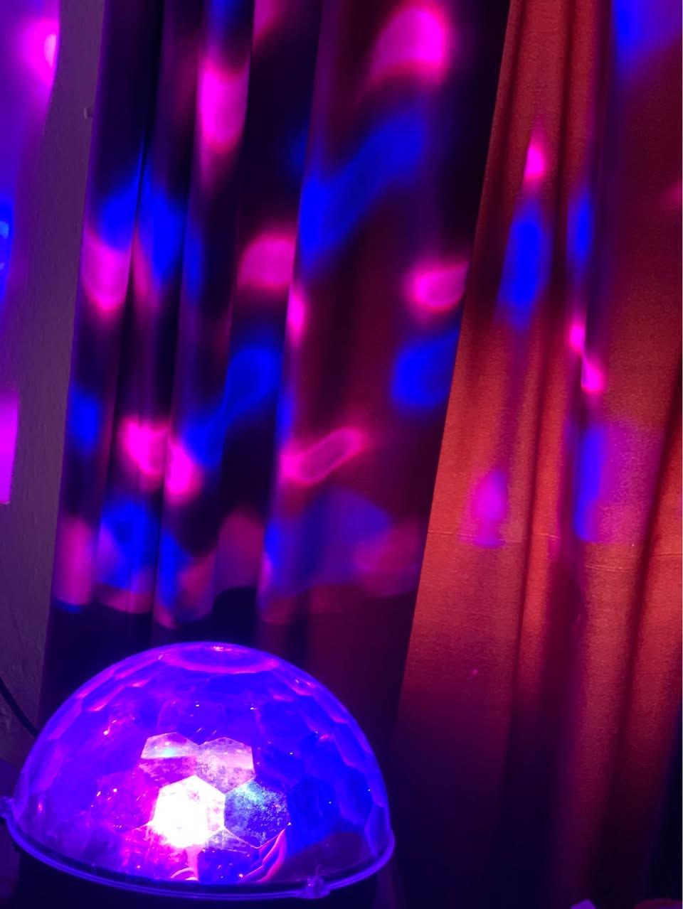 الرقم لل تواصل *********** ماينكرافت  CD بلي فور🌟يوجد ترقية الى نسخهPS5 مجاناً 🌟يعني تصير عندك  نسختين بلي فور وفايف الCD نظيف 99% وبلوجتكر سمائي تحطه بغرفه مظلمه يطلع كلس حلو وبي هواي الوان وليزر وبلوتوث وتحكم خاص بل ريمونت وبي موسيقى للاطفال ايضا بغداد, العراق
