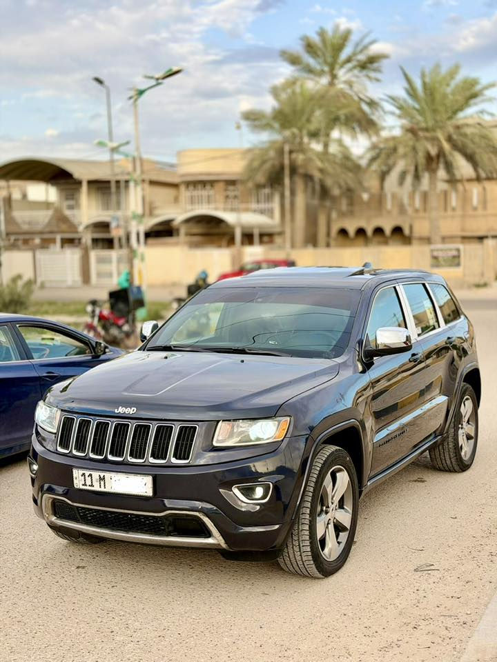 السلام عليكم للبيع Jeep بلاك توب
(موديل 2015 امريكي )
(المحرك : V6.  3.6L دفع رباعي 4x4 )
(رقم بغداد بسمي الجديد 11 تحويل ثاني يوم )
 (سياره ماشيه 100 الف ميل )
(حادث السياره جاملغ وبنيد بدون دواخل )
صور الحادث والسونار مرفق داخل المنشور 
(موصفات فول 1/1 )
* دفع رباعي 4x4 . )
* فرش المقاعد من الجلد . )
*صفي المقاعد الأمامية كهربائية .)
* صفي المقاعد الأمامية مع تدفئة   . )
* ويل قياس 20 انج .)
* تدفئة ستيرن . )
* فتحه سقف .)
* نظام الملاحة (GPS) . 
* مصابيح امامية زنون . )
* كشافات ضباب بروجكتر زنون . )
* تشغيل عن بعد .)
*  حساسات خلفية .)
* كاميرا خلفية .)
* مرايا بخاصية التعتيم الذاتي . )
* مرايا جانبية قابلة للطي . )
* بلوتوث تلفون . ؟
* محدد سرعة . )
السياره جاهزه كير ومحرك وحداديه وتبريد وتخم تاير اي نقص مابيها جاهزه 
(مكان سياره حله شارع 60 )
(السعر 182 وبيها مجال قليل )
للاستفسار / ***********
واتساب ***********
