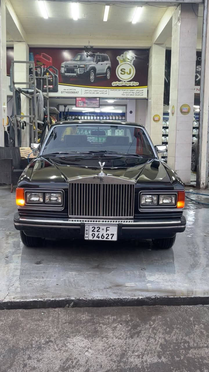 السياره موديل 1983
جام كهرباء 
كشن كهرباء
مري كهرباء
جكات خلفيه هايدروليك
ماشي 95
صبغ امريكا فقط
اي ستفسار 
***********
