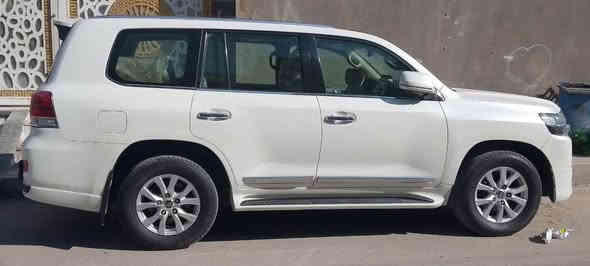 للبيع لاندكروز 2011ستينيه سته سلندر محدثه 2021 داخل وخارج تحديث درجه اولى تخم تاير سياره بدون حادث او معجون  وكفاله محرك وكيرودواخل وشاصي سياره متعوب عليهه وبالخير للي تكون نصيبه رقم بغداد الجديد بأسمي شرط التحويل السعر 31وبيهه مجال الاتصال بالرقم *********** بغداد
