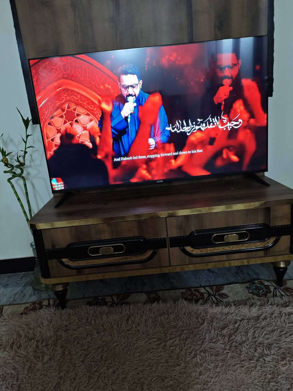 السلام عليكم شاشه قياس 50 بوصه LG استخدام قليل حته الكارتونيه بعدهي موجوده نضام سمارت انترنيت يوتويب كلشي بيها السعر 275 وبيهه مجال وهاذه رقمي ***********
