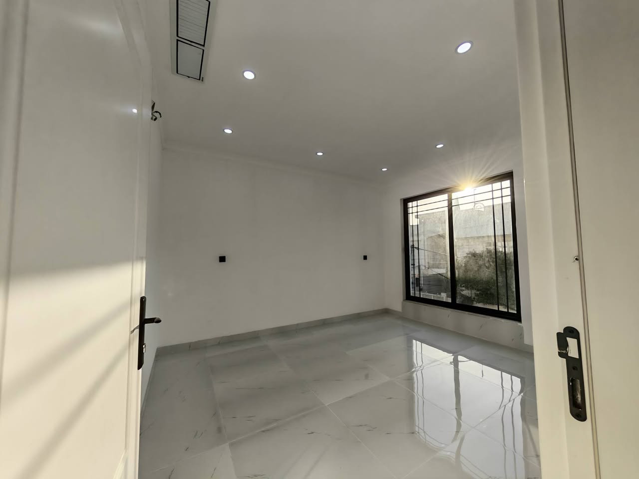 🏠 هەلێکی ناوازە بۆ ئەوانەی بەدوای ماڵی خەونەکانیاندا دەگەڕێن!
​خانوویەک بە ڕووبەری ١٠٠ مەتر لە گەڕەکی عەدالە بۆ فرۆشتن، بە دیزاینێکی سەردەمی و کوالێتی زۆر بەرز.
​✨ تایبەتمەندییەکان:
​🏗️ تازه دروستکراوە: هەموو کەرەستەکان کوالێتی بەرزن (فول مواسەفات).
​📐 ڕووبەر: ١٠٠ مەتر (بە نەخشەیەکی زۆر دڵگیر و فراوان).
​📍 ناونیشان: گەڕەکی عەدالە - شوێنێکی ئارام و نزیک لە هەموو خزمەتگوزارییەکان.

​🔑 ئەم خانووە بۆ ژیانێکی ئاسوودە دروستکراوە!

📞 بۆ پەیوەندی و بینینی خانوو:
[***********]
​
​🏠 فرصة ذهبية في حي العدالة! منزل الأحلام بانتظارك
​منزل للبيع بمساحة ١٠٠ متر، بناء حديث (صفر) بتشطيبات راقية جداً (Super Deluxe).
​✨ المواصفات:
​🏗️ البناء: حديث وجديد كلياً، تم استخدام مواد بناء من الدرجة الأولى.
​📐 المساحة: ١٠٠ متر (تصميم هندسي مميز يستغل المساحة بالكامل).
​📍 الموقع: حي العدالة - منطقة هادئة وراقية وقريبة من جميع الخدمات.
​
​🔑 منزل جاهز للسكن الفوري بمواصفات عالية الجودة!
📞 للاستفسار والمعاينة يرجى الاتصال على:
[***********]
​#خانوو #فرۆشتن #عقار #عقارات #منزل_للبيع #عەدالە #العدالة #RealEstate #HouseForSale #LuxuryHome
​#abdlaziz
#a2z
