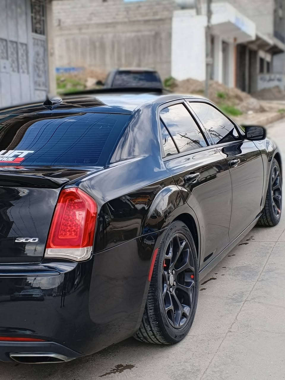 ئۆباما 2016 بڕاوە لۆک ناو پاکەت
مواسەفات C فولی ناوکرێمی بیلاد
100mile ڕۆیشتوە
پانۆڕاما
چوارکوشین ساردوگەرم
سەماعە Al pine
کوشین کارەبایی و غەزن
سوکان هیتەر
شاشە کارپلەی ئەندرۆید
سوکان کارەبایی
هەموی کراوە بە S
ویل و تایەی 20 S
گێڕو مەکینەو هەموو شتی بەشەرت بێ دەعم و لێدراو سەقف و کەڤەر گۆڕاو بەشەرت سەیارەکە هەموو شتی وەک شوشەیە بێ شوخت و چاڵ...
***********
***********
