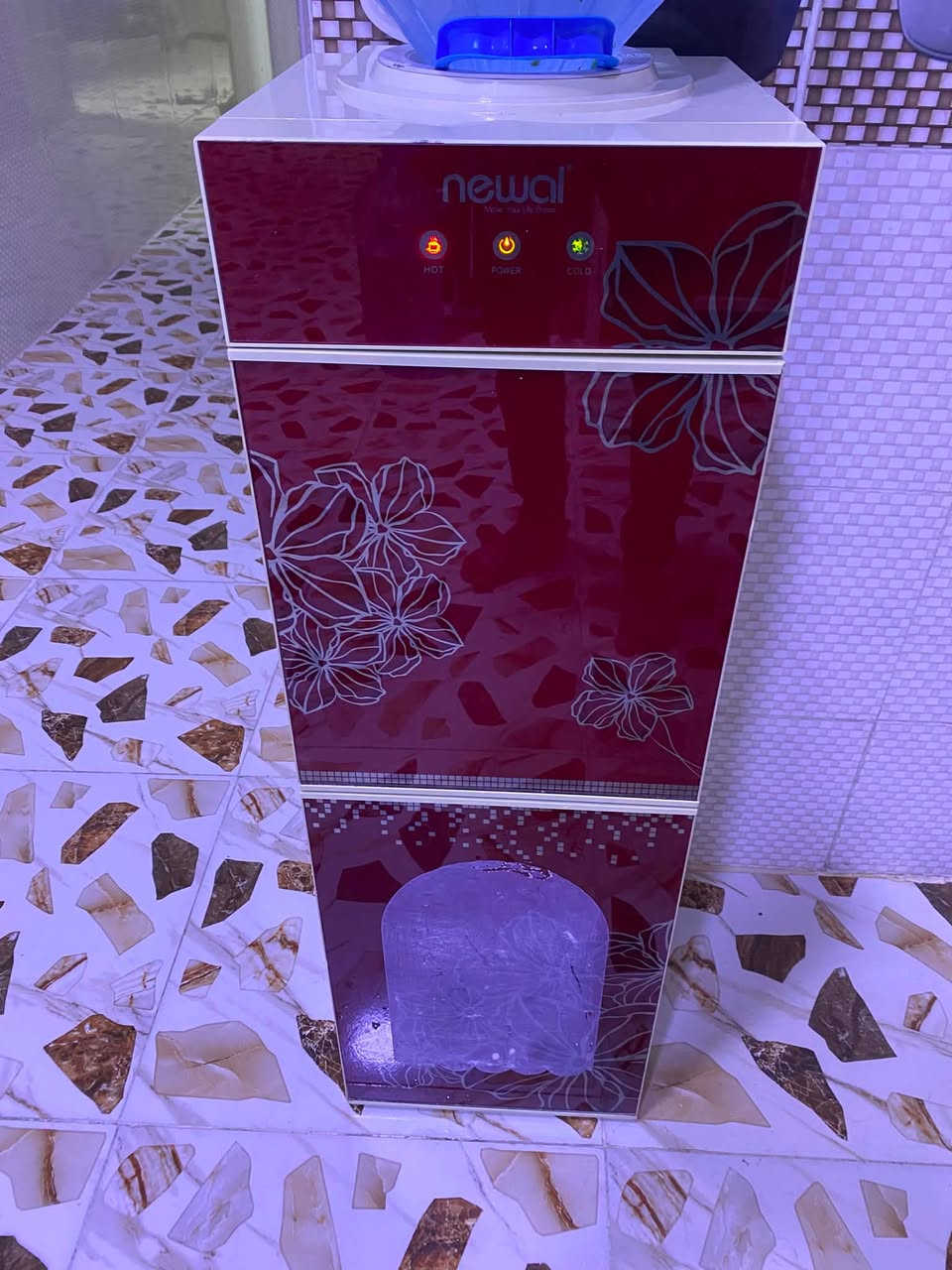 براد نوع نوال شغال حار وبارد وثلاجه ماطور وغاز بلادي كامل بدون نقص السعر ٦٥ وبي مجال بسيط الشراي يخابر او يتفظل خاص ***********
