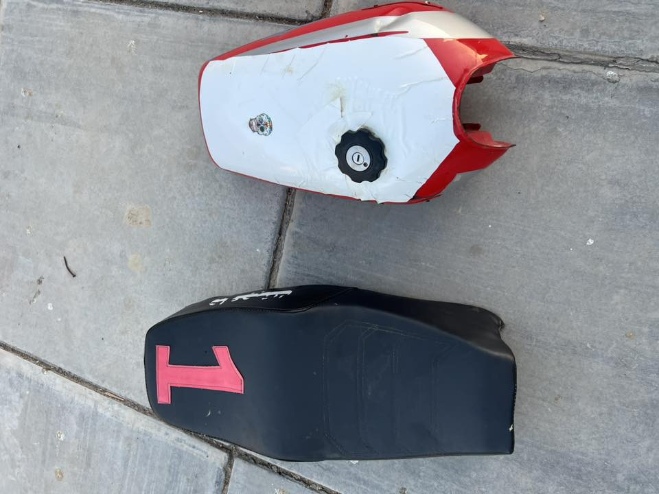 سلام عليكم كشن وتانگي للبيع قفلهن 20
مكاني رميثه. 
ملاحظه الجوه الزك الابيض بتانگي بي شخوط 
***********
