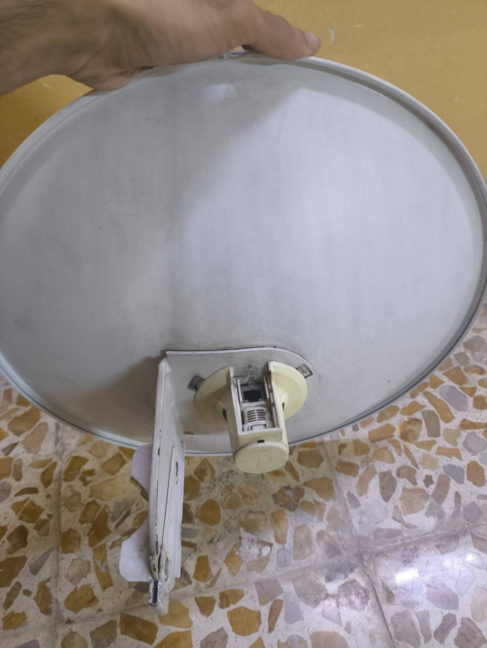 السلام عليكم اغراض للبيع 
السنك ب 25 حييل نظيف 
ماطور مستعمل ايام اخو الجديد ب 45
صحن انترنت بور بيم 70 نظيف 
الشراي يتصل ***********
