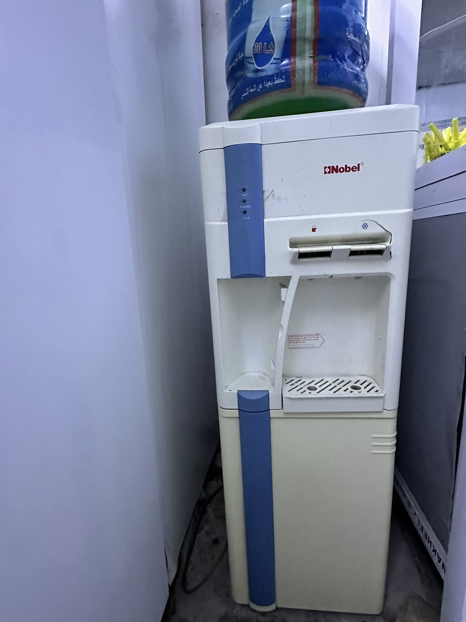 اخوان السلام عليكم هاي غراض منزل للبيع الي حاب يشتري خلي يخابر معا الشكر (***********)
