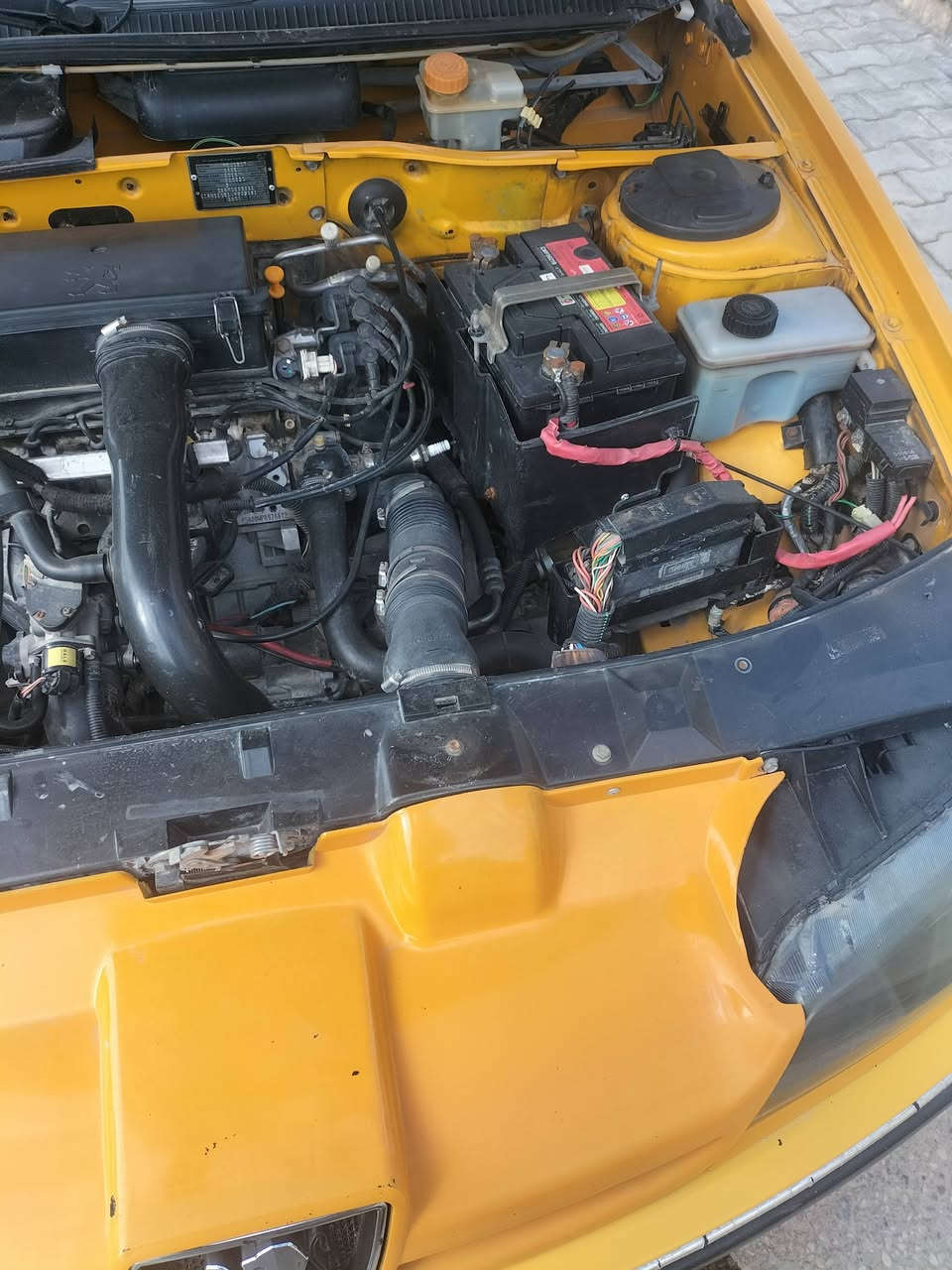 للبيع بيجو بارص مديل 2018  سياره جديده كير محرك تبريد مكفولات تخم تاير جديد باتري جديد شاشه تحكم استيرن ويل كب كهربائيات كله شغاله غرفه جديده سعر 55 مع مجال بسيط ***********
