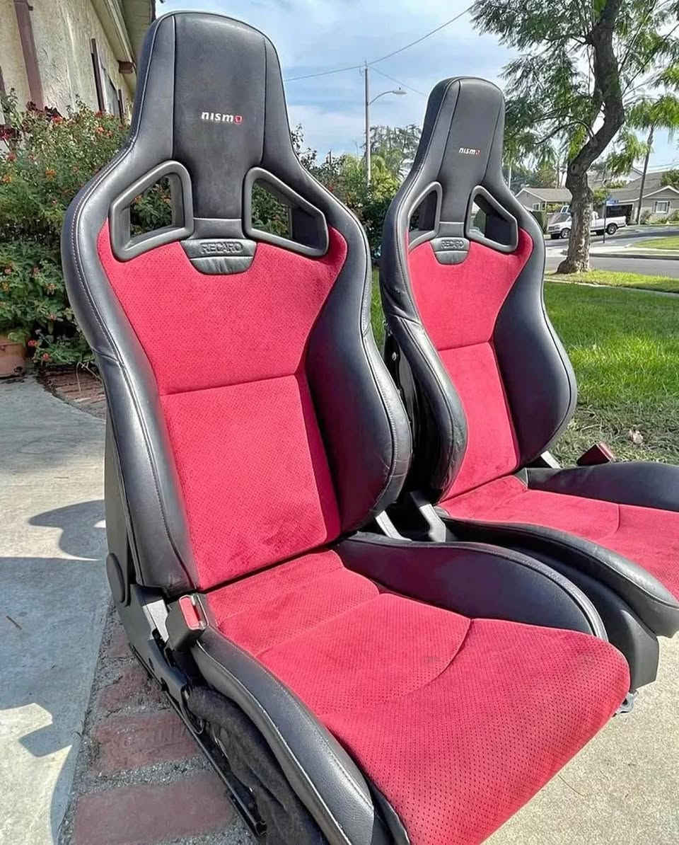 For sale i have my Authentic OEM 370z Nismo Recaro seats

Can fit your car with the right brackets 
Only have 1 seat adjuster but can be used for both seats 
Asking price$600


**إذا كنت صاحب هذا الإعلان وتريد حذفه لأي سبب، رجاءا أرسل رسالة إلى الدعم الفني**