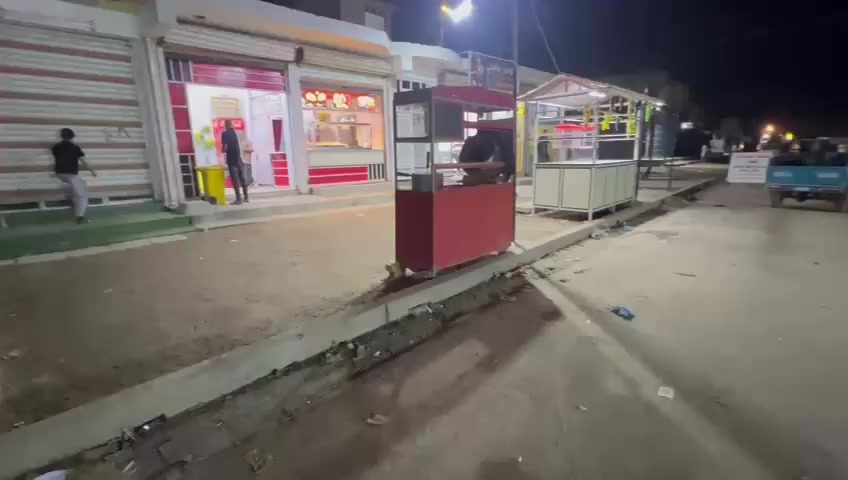 السلام عليكم اخوان مطعم للبيع في سبع اقصور شارع المشروع يحتوي على فرن بيزى معى ميز عصاءر معة كافت المحتويات
معة ثلاجة+ عارضة+ شوات بركر+صاجيةالتصال على الهاتف ***********
