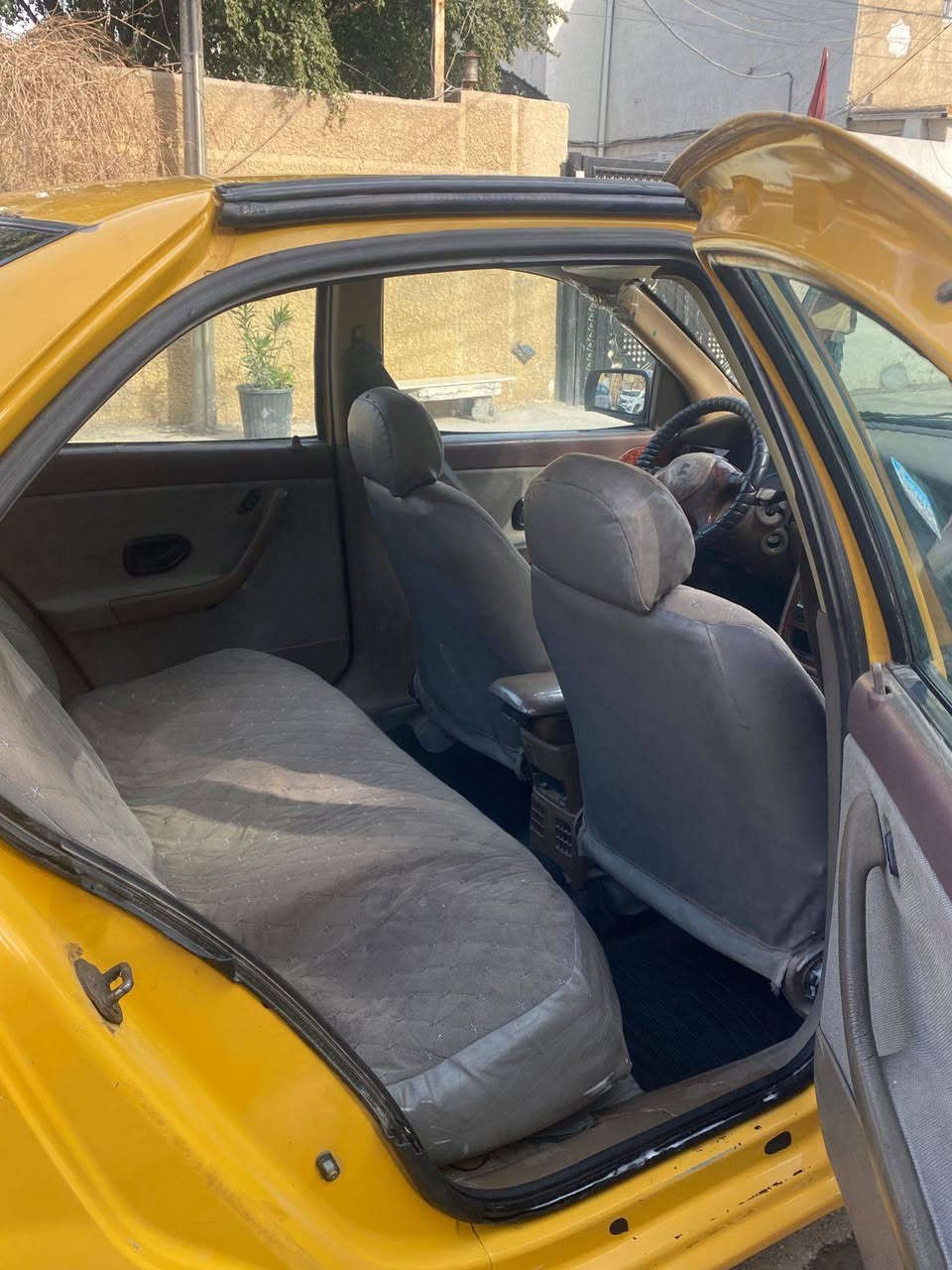 السلام عليكم
سمند ٢٠١١ للبيع 
سيارة نظيفة خير من الله 
تبريد مكينة كير دوشة الارضيه جلد 
لاصبغ لاتبديل سيارة مال شغل 
سنوية ل ٢٠٢٧ 
بغداد الجديدة ***********
