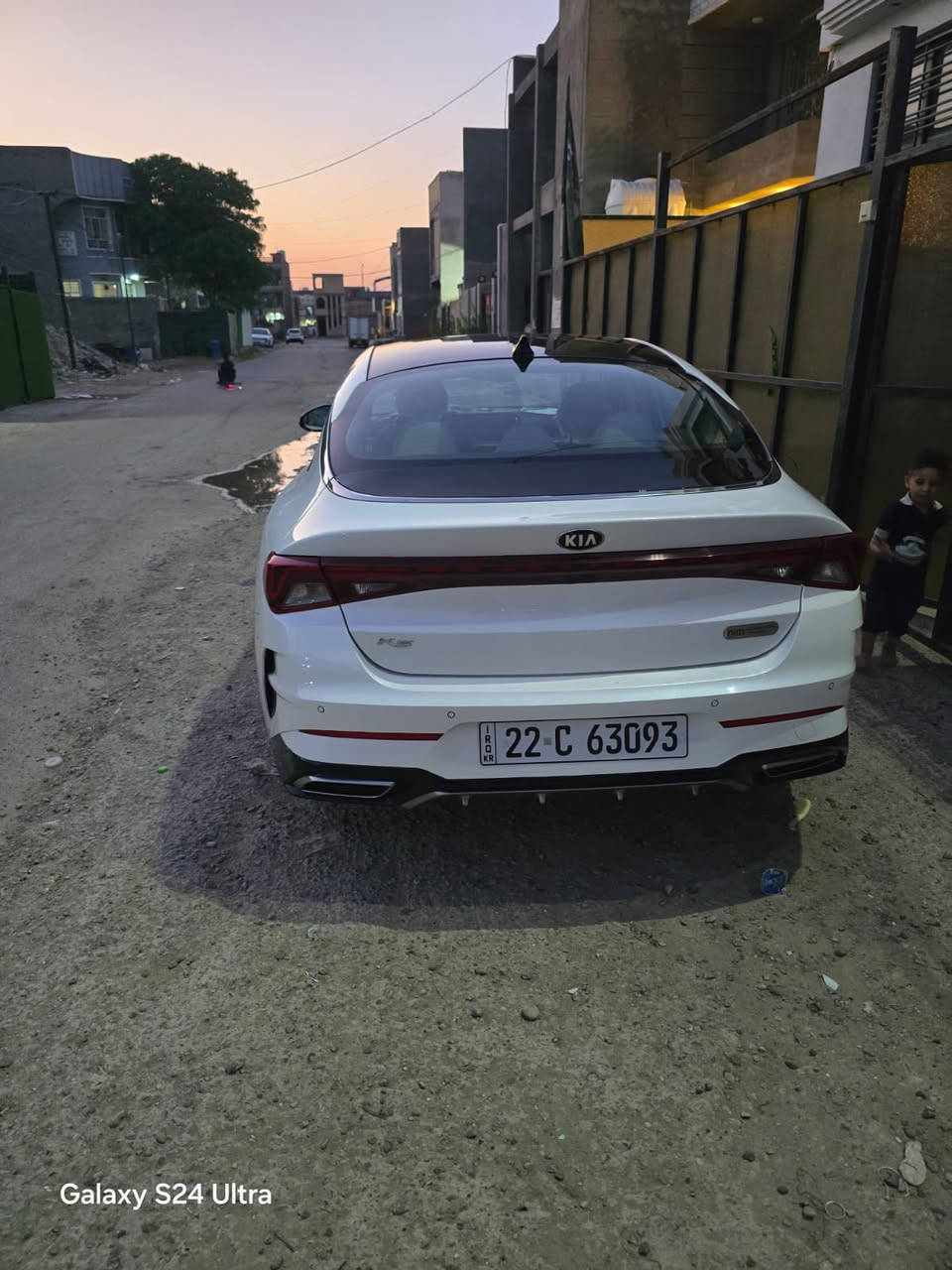 السلام عليكم ورحمة الله وبركاته كي فايف k5
2021 للبيع
فول١/١
بانوراما
كاميرا خلفيه
مقاعد جلد
تبريد قطعتين 
مثبت سرعه
هاند بريك دكمه
اوتو هولد
حساسات امامي خلفي
رقم اربيل الدولي تحويل او وكاله
لون ابيض
ماشيه66
السياره كلش حلوه ونظيفه امانه الله وبالعافيه عل ياخذها مقدما

مكفوله كفاله عامه عدا بارد ع كد اصبع مينذكر حتى  
سعر السياره 200 وبيها مجال 
للاستفسار
*********** واتس اب
 *********** رصيد
مكاني بغداد المنصور
