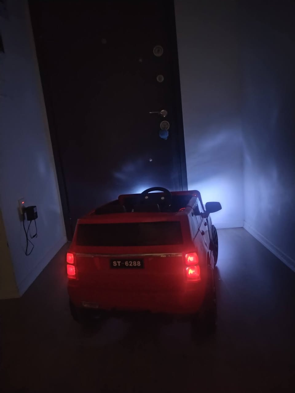 ***********
شرط كلشي جديد
بطارية نوع (راجي) اصلي اورجنال افضل واغلى ماركة
وشاحن اصلي
دبل ماطور وليس ماطور واحد كما في باقي السيارات
لايت امامي وخلفي وصوت تشغيل السيارة في البداية
موسيقى أطفال مخزنه
مكان فلاش إضافي و اواكس***********
