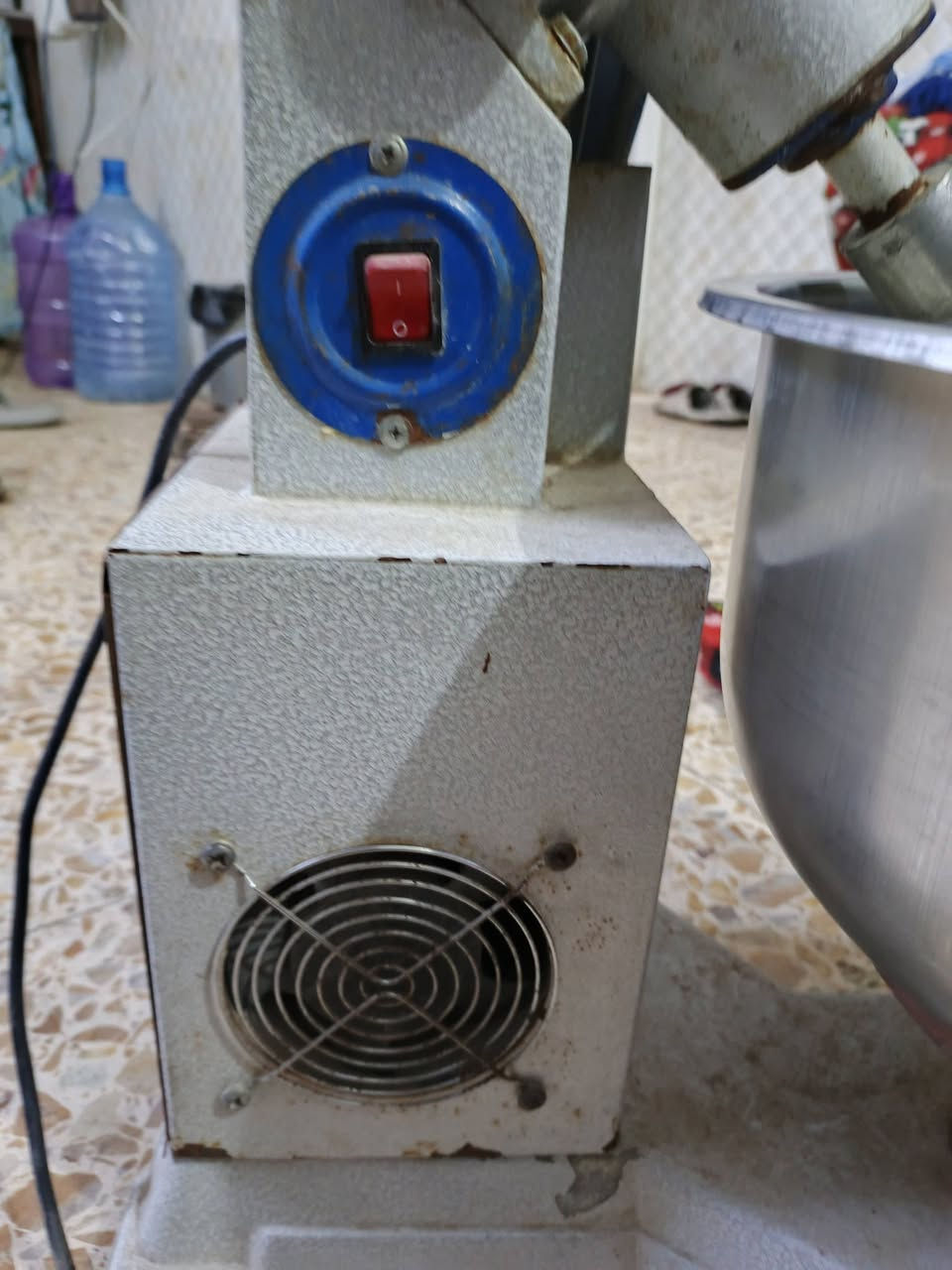 سلام عليكم معجانةللبيع السعر 150الف وبيهة مجال بسيط تتحمل كيلوات من 6 الى 7 للاستفسار ***********

