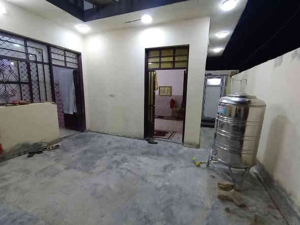 بيت للبيع في حي طارق القديم وره السيطره الثانيه خلف بيت الشيخ كاظم الصلف يبعد عن التبليط ٥٠ مترر
بيت ٢٠٠ متر طابقين وبيتونه واجهة ١٠ متر والنزال ٢٠ متر بيت كامل ٦ غرف نوم ٣ حمامات كاشي سراميك بياض صحيات كامل بيت عقد زراعي
 السعر ٧٥ مليون وبي مجال
***********
يرهم مراوس
