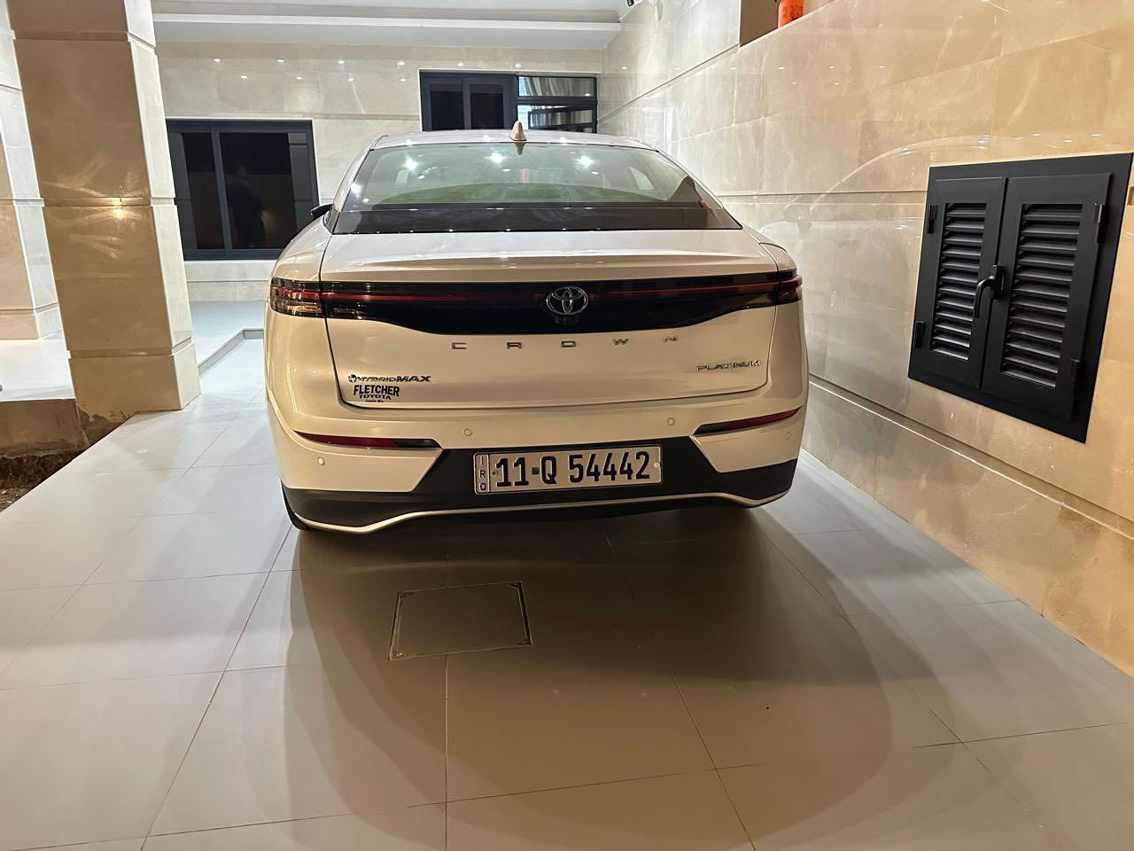 سلام عليكم
تويوتا كراون 2024

السيارة بيهة تبديل باب خلف السائق صبغ جاملغ الخلفي  فقط 

مكان السيارة بغداد

بلاتينيوم فول

شاشة جبيرة 

كامرات 

بصمة 

بانوراما 

گيج الكتروني ديجيتال 

بصمة ابواب 

تشغيل عن بعد 

رادار ٣٦٠ درجة

حساس امامي خلفي 

كشنات هيتر وتبريد

استيرن هيتر 

كشنات كهرباء جهتين 

تبريد قطعتين 

شحن واير ليس 

 انظمات قيادة 

هندربريك بصمة 

امراية شفط 

اوتو هولد 

ماشية 6000ميل 

مكينة ٢.٥ هايبريد وبنزين 

السيارة كلش جديدة و حلوة بلواقع هم 

كير و مكينة كله مكفول بدون اي عطل 

السعر340$
***********
