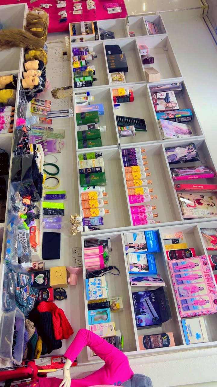 كوزمتك دهوك بروشكى بو فروتنى كامل تشتى ژنان بخو دگريت جهى وى تيجاري فول خه بصه دكان كامله بس دى بخو شول كه ي دكان هه مي تشت تيفه نه بكره ز كاميره تليفزون مبريده سوبه عام تشت تيفه نه دكان مازنه
دهوك بروشكى 
تيل : *********** وتس اب دهوك, العراق
