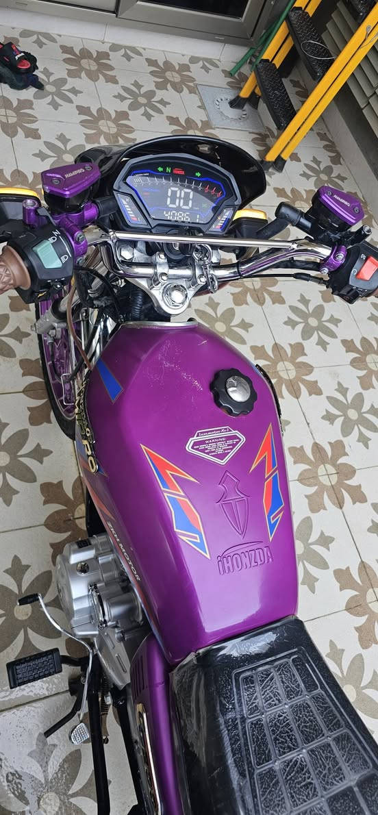 للبيع  محرك 200 موديل 2025
الدراجه كلش نظيف ع ايدي سعره 800 
وبيه مجال مكانه القاسم ***********
