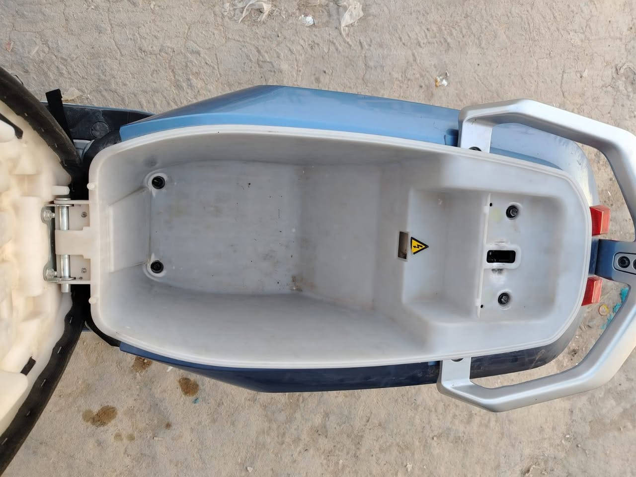 سلام عليكم حبايب دراجة شحن ريان تيسلا 6بطاريات نضيفه 3نمرات سريعة تمشي اكثر من60كيلو متر العنوان حي الحوراء نزلة الگاضي رقم الموبايل ***********
