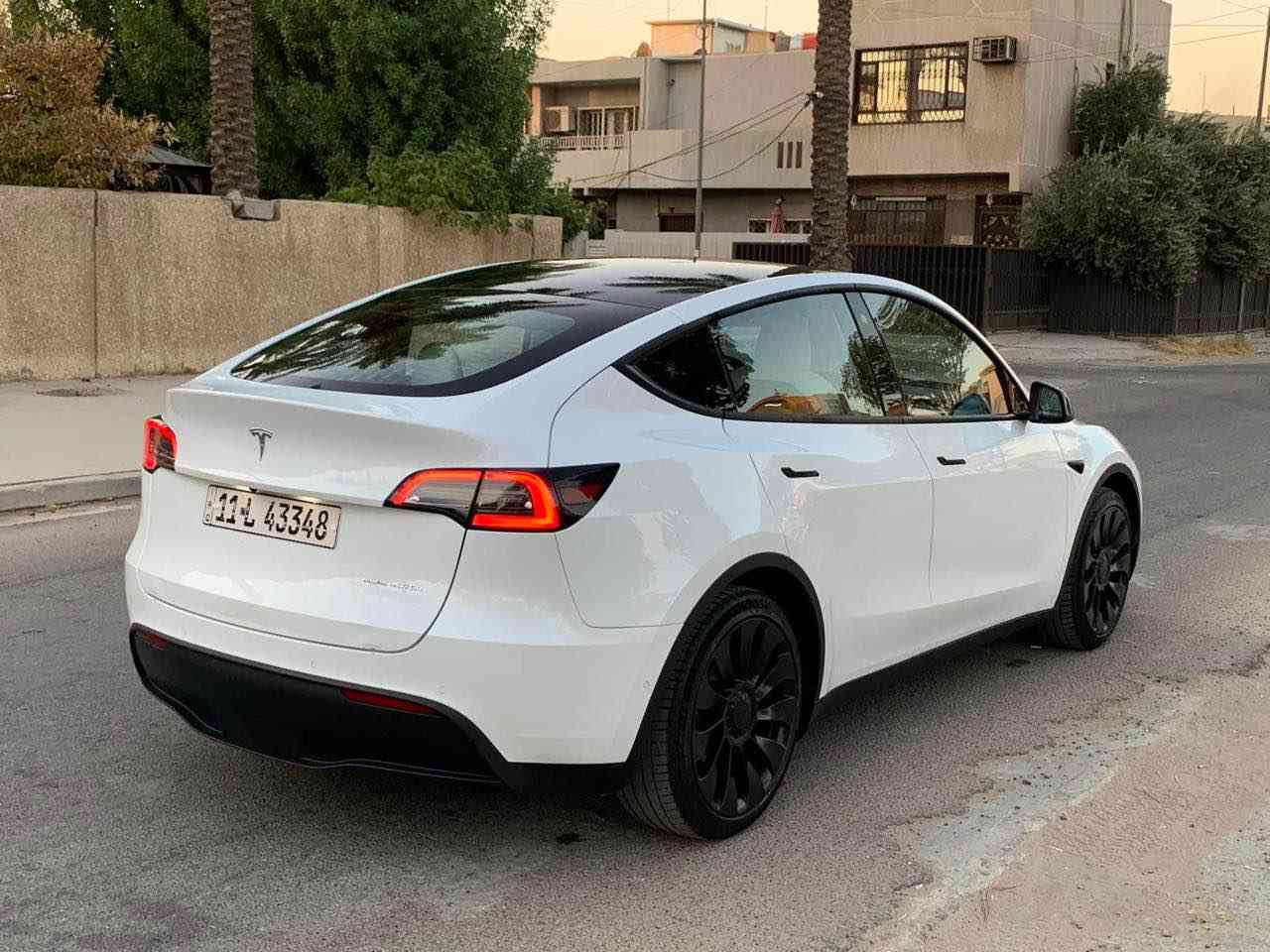 السلام عليكم بيع او مراوس حسب قناعه 
تيسلا y 2022 مواصفات Y دبل ماطور
السياره جديده جدا عدد المقاعد 5 راكب
اللون الخارجي ابيض  
الضرر : نص جاملغ صبغ اثر شخط بدون ضربه 
ماشيه 27 ألف الاضافات بطارية حجم 83k واط
تقطع بالشحنة 500/550 كيلو 
محرك كهربائي بقوة 440 حصان نظام دفع رباعي 4*4 
داخل ابيض سقف بانوراما زجاج شاشة كبيرة حجم 15 بوصة
كاميرا خلفية حساسات خلفية كاميرا امامية
حساسات اماميه كاميرا جانبيه 
كراسي كهرباء جلد كراسي كهرباء كراسي مدفية
رادار امامي رادار خلفي رادار جانبي
مانع تصادم محدد مسرب كاميرات عدد 8 
حساسات جانبيه مثبت سرعة
كاميرات محيطيه 360° 
تحكم بالسياره عن طريق الشاشة
نظام قيادة آلية Auto Pilot
عداد ديجيتال

• تشغيل تلقائي
• نظام قيادة ذاتية Full Self drive
• نظام (RCTA) للتنبيه عند الرجوع للخلف
• نظام (RSA) لكشف لافتات السرعه للطريق
• نظام (PSC) الرادار الذكي لمنع الاصطدام 
• نظام (LTA) لتحديد المسار على الطريق
• تشغيل عن بعد
• الدخول الذكي
• نظام ترفيهي كامل متكامل يحتوي على ( YouTube / WhatsApp / Tik Tok / Netflix)
• Wifi
• GPS
• MAPS
• Bluetooth
• AUX
• USB
• أوامر صوتية voice commands
• اضوية امامية LED
• اضوية خلفية LED
• كشافات ضباب LED
• إنارة امامية زنون Full LED
• إنارة امامية Auto 
• موري ديجيتال
• نظام محاكة ذاتي للسياره م الخارج
 . ويل 20

متواجد خاص او واتساب 
السعر 210 ومجال بغداد, العراق


**إذا كنت صاحب هذا الإعلان وتريد حذفه لأي سبب، رجاءا أرسل رسالة إلى الدعم الفني**