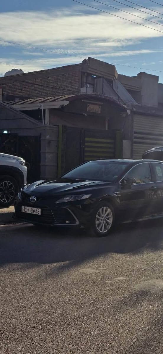 السلام عليكم
كامري هايبرد موديل 2024 خليجي 
فئة GLE حساسات امامي خلفي فتحت سقف كشنات جلد ابيض كراسي كهرباء شاشه كبيره ثلاث وضعيات للقيادة مانع تزحلق هاند بريك كهرباء اوتو هولد ٤ جام اوتو 

ماشيه 13 الف كيلو 
السياره جديده مكفوله كفاله عامه 
رقم الهاتف ***********
