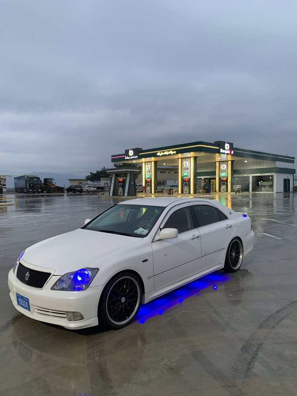 تۆیۆتاکڕاون بڕاوە بڕاوە ٢٠٠٥ و ١٨٢ کامل جوانکاری ٣ دوگمە بەس سڵاید نییە ١٤٦هەزار ڕۆشتوە و سەقف بەشەرت  ڕادار و ئیشارەت لێگزز و کامل جوانکاری لەناووەوەی ڕا بگرە تا دەروەی دەستکاریەوە خاوێنە      قەڵادزێ/ژاراوە
***********
