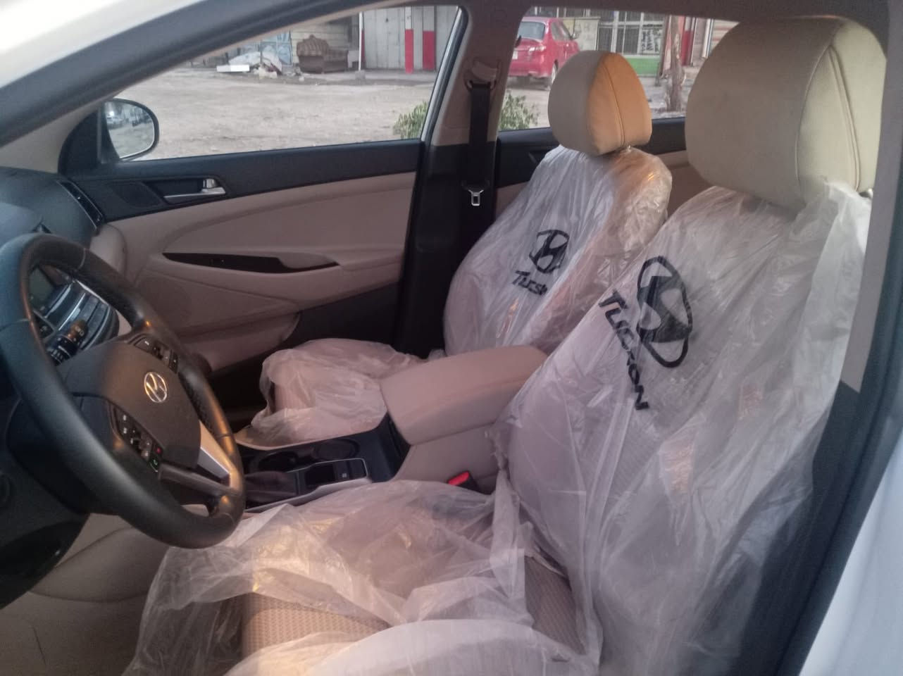 السلام عليكم توسان خليجي 2018
📍 رقم بابل – وارد خليجي)

🔹 السيارة نص فول

🔹 اشاره مرايه جانبيه

داخل مغلف مع كاعيه جديد شرط 🔹 

🔹 كشنات مخمل

🔹 شاشة لمس

🔹 لدّات أمامية ويه اللوفات تشتغل

🔹 السيارة نظيفة جداً

🔹 الممشى: 50 فقط قابل للزياده 

🔹 خليجية مكفولة، كفاله عامه من كلشي حتى السبير شركه 

💰 السعر: 198

📉 بيها مجال بسيط جدا

📍 مكان السيارة: حله حي الزهراء

📞 للاستفسار: ***********
