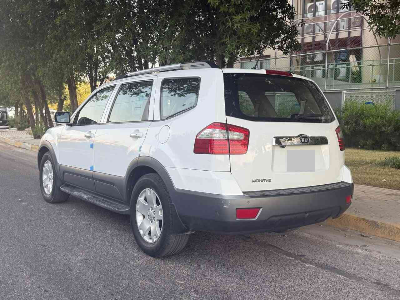 2014 Kia ​​Mohav
السياره جديده لوك ماشيه37 الف كيلو 
السياره مكفوله من الصبغ ومن كلشي 
السياره فول 1/1
داخل صاج ملكي 
7 راكب 
3 قطع تبريد 
محرك 3800 بشرط شركه 
داخل بيجي وبشرط داخل زيرو 
حساس خلقي 
فتحه سلايت 
ويل 17 خمسه ويل كب 
مكان السياره بغداد 
للستفسار 7805196180


**إذا كنت صاحب هذا الإعلان وتريد حذفه لأي سبب، رجاءا أرسل رسالة إلى الدعم الفني**