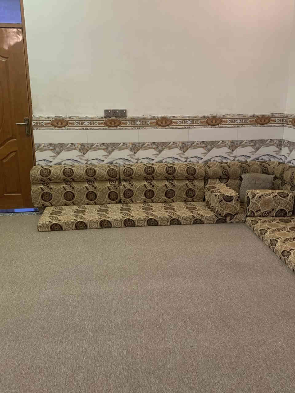 سلام عليكم ديوان 24متر كويتي درجه أولى مكاني الناصريه مركز ￼ شارع بغداد 400 وبي مجال الرقم ***********
