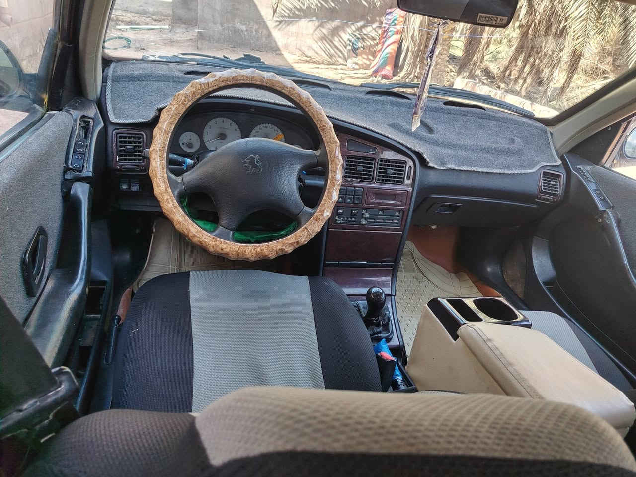 بيجو بارص موديل 13 رقم ذي قار نكليزي مصفره هيئه وغرامات وسنويه سعر 27 جاهزه مكينه وكير جدد تبريد شغال كهرائيات شغاله مصبوغه صبغ عام جماليه اثر اخياس مكفوله من الضربه القويه اي ستفسار اتصل على الرقم *********** مكان سياره السماوه
