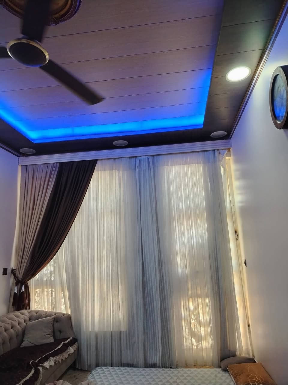 السلام عليكم
دار للبيع مساحه ١٠٠م 20x5 طابق واحد
مابيه اي نقص
رقم الدار ٣٩٦٠
مكانه خلف مدرسة سبع البور الابتدائيه ومدرسه الازهار
على الساحه يعني مو فرعي
قريب على مصتوصف ٤٠٠٠
الارضيه مرمر +سيراميك الجدران اسباني كهربائيات البيت المي الجاري كله درجه اولى بالضمان
مجاري خارجيه اني مسويه
للاستفسار ***********
