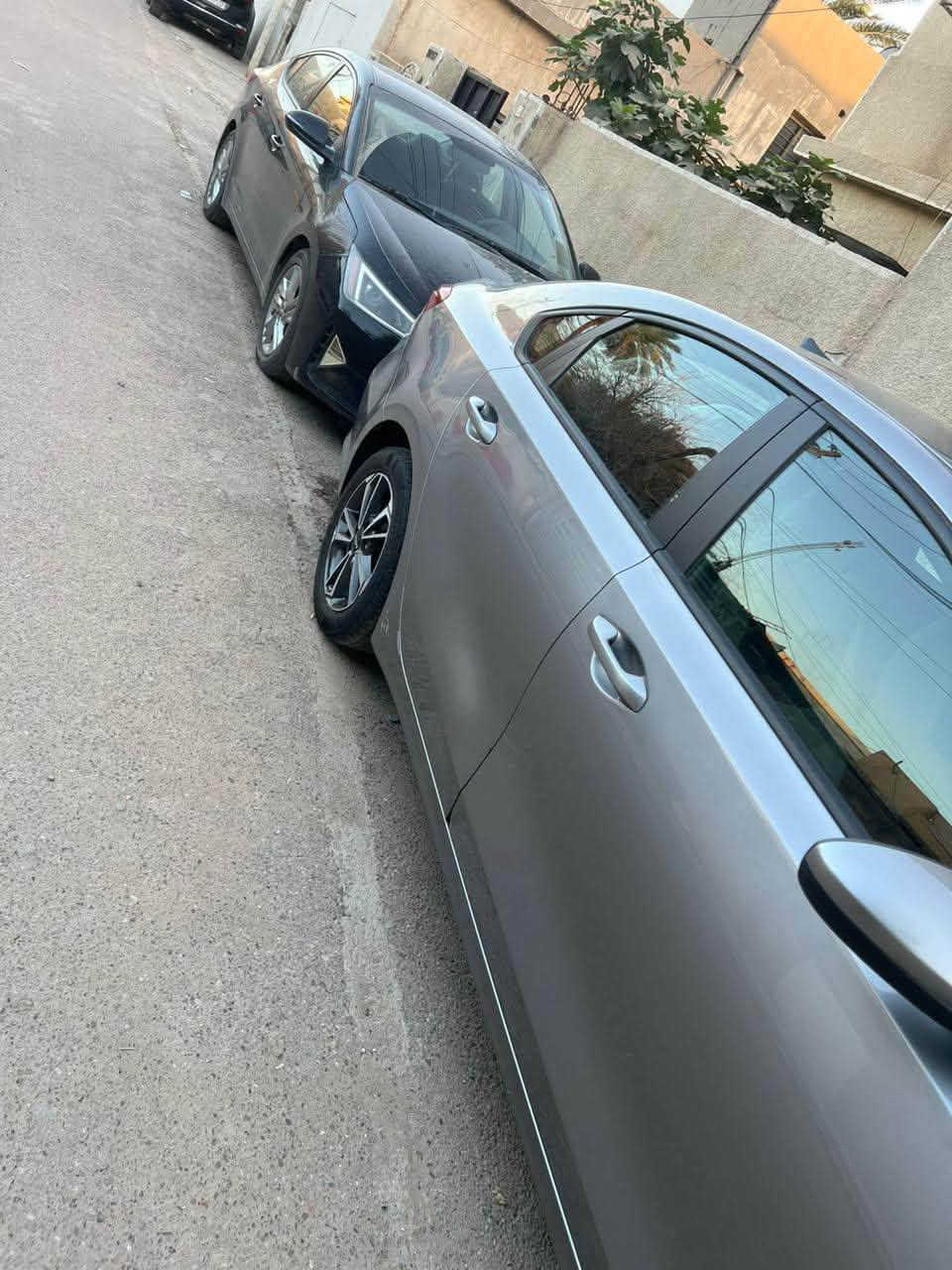 السلام عليكم كيا فورتي موديل ٢٤ 
رقم اربيل باسمي ماشيه ٤٠ 
نص فول سياره جديده دوشمه جديده
 زنون مانع اصطدام امامي 
حادث جاملغ ايمن و كارت باب الخلفي 
سياره حلوه جاهزه السعر145 و بيهه مجال
 هاتف 📞 ***********
