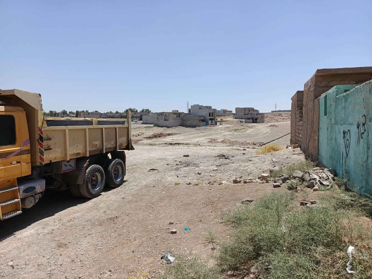 🛑عقار للبيع…قرب من مول الشام 
للبيع بحساب قطعة أرض مميزة بمساحة 1200 متر مربع
تقع في موقع حيوي ومرغوب في منطقة القوسيات، موقع استراتيجي مناسب للسكن أو للاستثمار طويل الأمد.
📍 الأرض تتميز بـ:
مساحة واسعة مثالية لبناء عدة وحدات سكنية أو مشروع استثماري
موقع هادئ وقريب من الخدمات
سهولة الوصول إلى الشوارع الرئيسية
مناسبة لمشروع سكني فاخر أو مجمع شقق أو فيلا كبيرة
💰 فرصة حقيقية للمستثمرين وأصحاب رؤوس الأموال
الأراضي بهذه المساحة في القوسيات نادرة ومطلوبة جداً، مما يجعلها خياراً ذكياً لمن يبحث عن استثمار مضمون وقيمة متزايدة مع الوقت.
📞 للاستفسار والتفاصيل أكثر يرجى التواصل:
***********
***********
