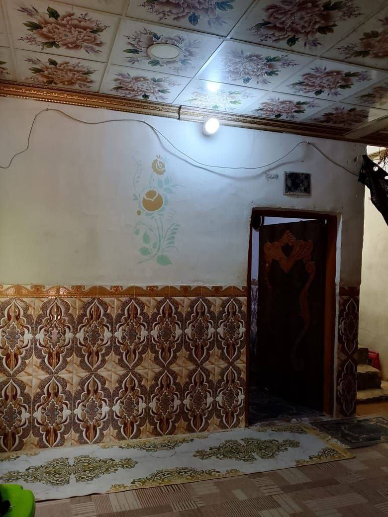 السلام عليكم
دار 100متر للبيع الاساس صب بناء بلوك سقف عكاده
يحتوي على غرفه وصاله ومطبخ واستقبال وحمام داخلي وخارجي
العنوان:  الكوفه /شارع المعمل /فرع صيدليه الحرير
السعر (30)مليون وبي مجال
للاستفسار ***********
***********
