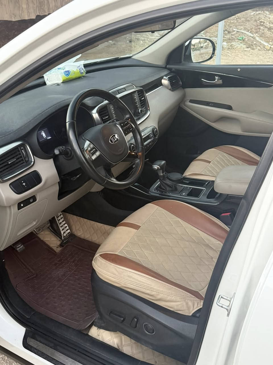 كيا سورنتو موديل ٢٠٢٠ كفاله عامه حتى الداعاميات ماشيه ٩٧ فول مواصفات ماعدا البنروما سعره ٢٦٠ وبيه مجال بسيط رقم بابل للاستفسار ***********
