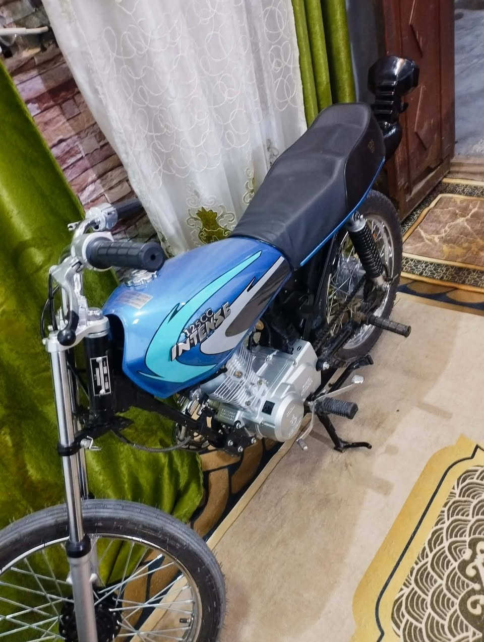 السلام عليكم دراجه جاهزه مابيه اي نقص دراجه صاله ١٧ اوراق سكنر  يوم معمره مكينه المكان ناصريه مركز السعر خاص ***********
