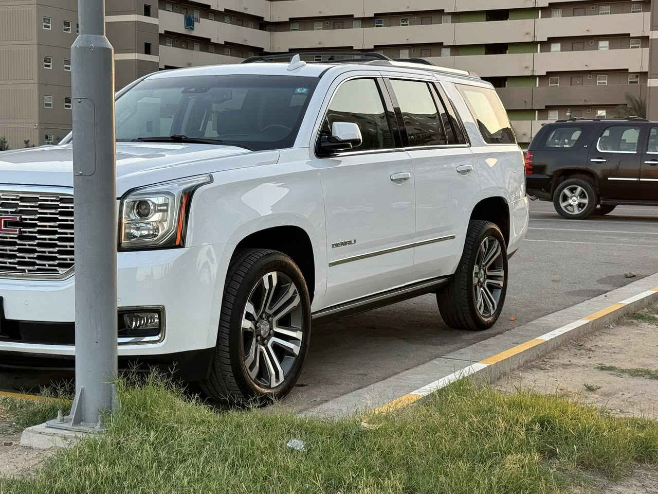 السيارة وارد امريكي
موديل ٢٠١٩ حادثها جاملغ وباب عكس السائق مبدلات نفس اللون يعني بدون صبغ ، ( فقط الدعامية الأمامية مصبوغة ) السيارة بدون ايرباك ، كل ايرباكاتها سليمه على وضع الشركة .
السيارة جاهزة اي نقص ما بيها ،
ماشية 74 الف
رقم بغداد الماني ومكانها ببغداد بأسمي تحويل ثاني يوم
صور الحادث على الخاص

المواصفات 
دبل أريل دبل رادار
تشغيل عن بعد 
كامرات ٣٦٠ درجة
بصمة 
كشن رجاج 
داتا شو 
سلايد روف
لايت زنون بلادي
دبل شاشة
تحكم بريك 
جنطه ذكيه جلاق
رادار تحديد مسار
رادار خلفي
رادار امامي 
نقطه عمياء 
كشن تدفئة وتبريد سايق وراكب
كشن خلفي منفصل 
مري شفط 
اشارة بداخل المراية
كشنات جلد 
كشنات خلفية منفصل 
دوسات كهرباء 
ذاكرة ميموري ستيرن وكشنات
ويل ٢٢ بلادي 
وبعد مواصفات هوايا اعتقد الكل يعرفها ،
السعر 38 الف دولار 
مكاني بغداد ، رقم الموبايل ***********
