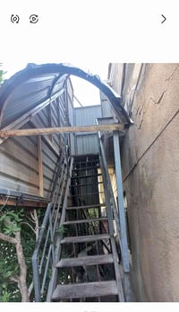 عندي درج حديد مع الصحن مسقف كامل للبيع 07704521370