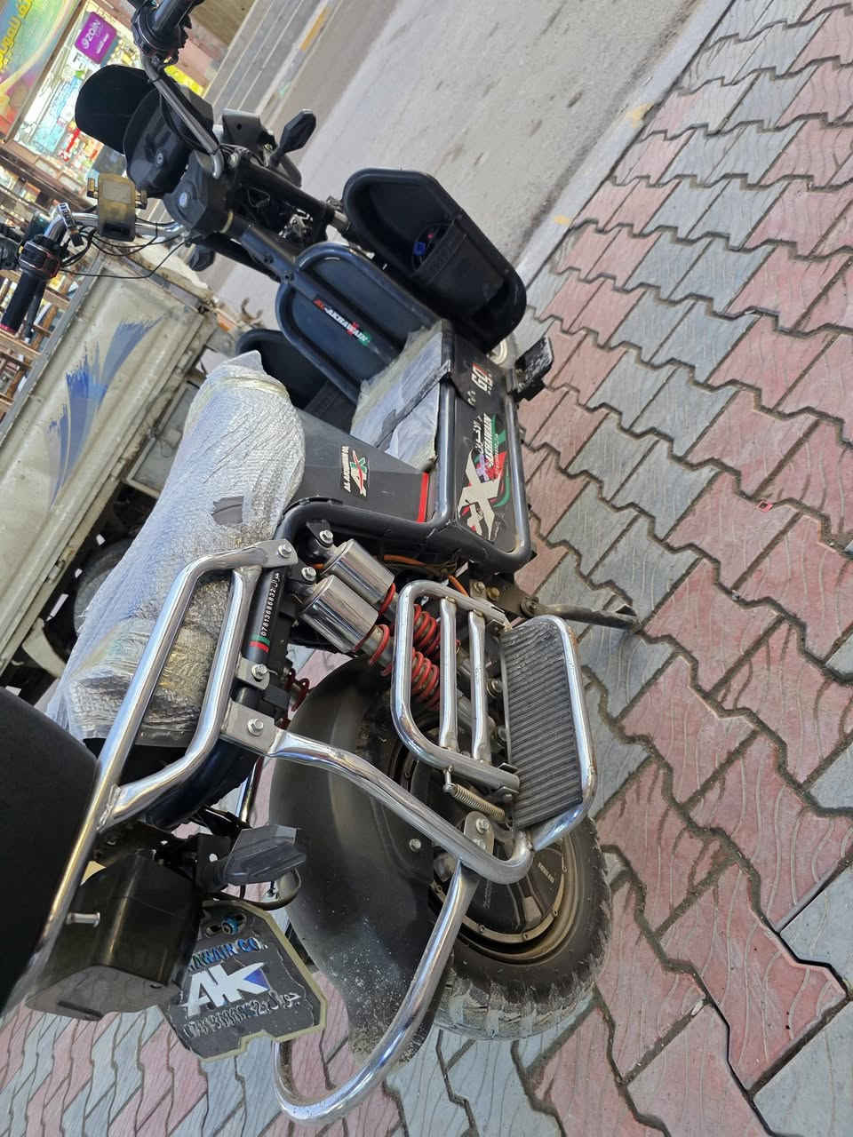 السلام عليكم دراجه شحن نوع جبلي موديل ٢٤ ما نقصه شي ٦ بطاريات ع الفحص كامل من كلشي سماعات ام بي ثري  بصمه ريمونت سويج السعر ٥٥٠ وبي مجال بسيط حك الجيه رقم تليفون *********** 
***********
