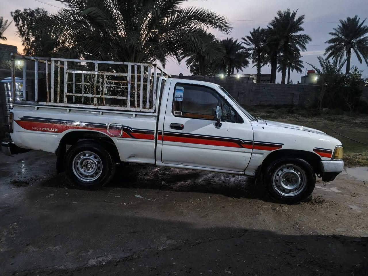 سلام عليكم بيكم موديل 1990 سياره خير من الله مكينة وكير صدر تخم تاير جديد سياره احله  من الصور رقم بغداد دولي سنويه مجدده السعر 38 وبيه مجال للشراي ***********
