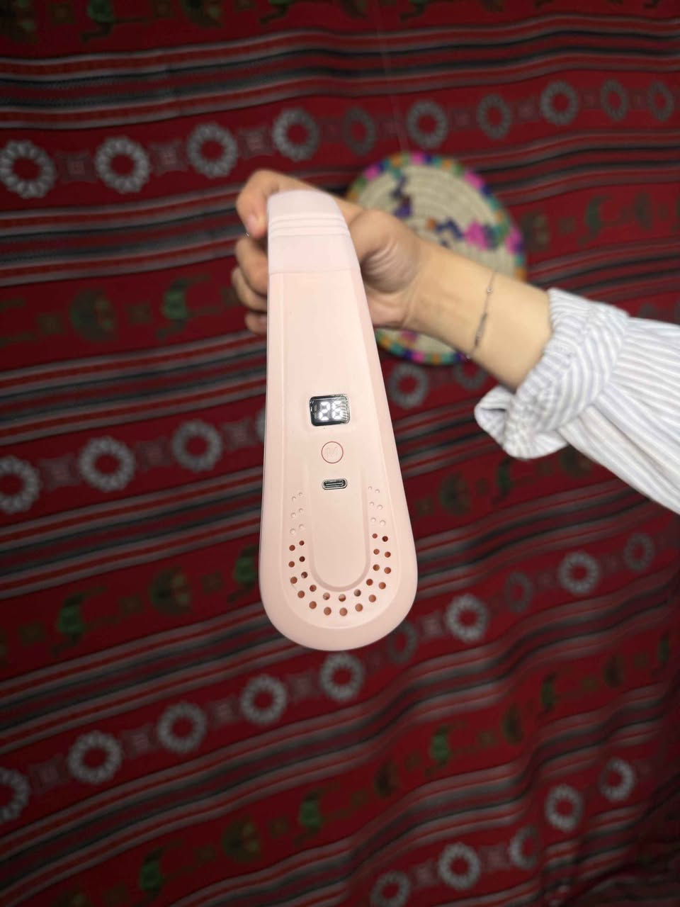 مروحة رقبة معلّقة (Hanging Neck Fan) موديل NF-06

خفيفة وسهلة الحمل.
مناسبة للمشي والسفر والعمل.

.تصميم بدون شفرات لسلامة أكبر

.خفيفة ومريحة للارتداء

.عدة مستويات للهواء

.بطارية قابلة للشحن USB

.تشغيل حتى 6 ساعات

.مناسبة للمنزل، العمل، السفر والرياضة

محتويات العلبة:

مروحة رقبة محمولة بدون شفرات.

كيبل شحن USB.

دليل الاستخدام.

مفك

علبة التغليف المحاويل, بابل


**إذا كنت صاحب هذا الإعلان وتريد حذفه لأي سبب، رجاءا أرسل رسالة إلى الدعم الفني**