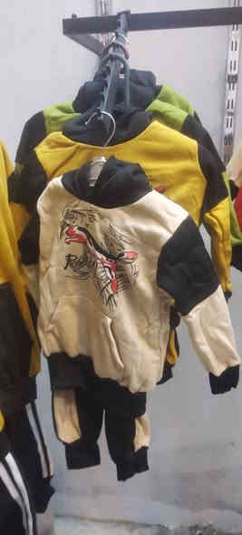 ملابس شتوي من سنه وحتى تسع سنوات بناتي وولادي سعره فقط 5000 دينار ***********
