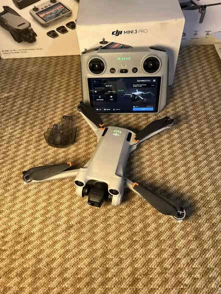 Dji mini 3 pro سنكل 
قطعه كلش نضيفه مكاني بغداد مدينه الصدر توصيل متوفر 
بطاريه وحده جوستك شاشه حمايه كمبل تفاصيل اكثر
***********
***********
