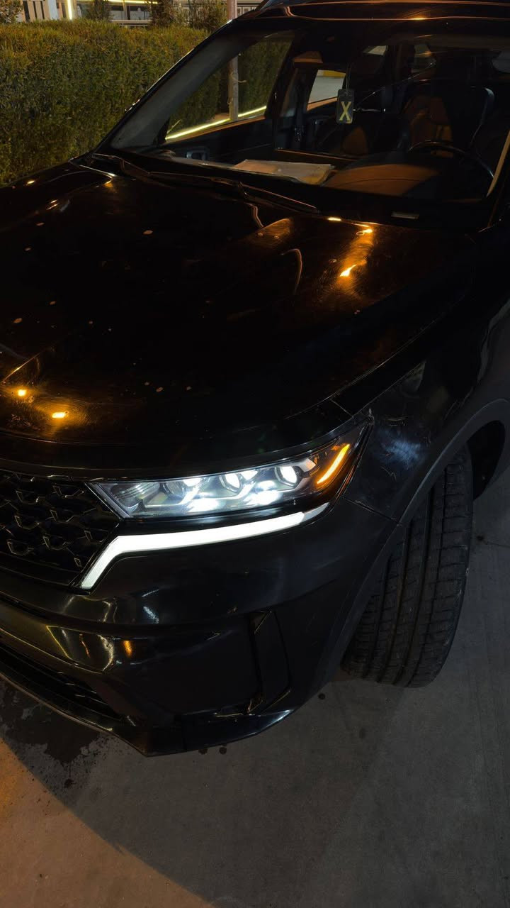 سورنتو 2022 X lien برستيج 
أعلى مواصفات بل سورنتو Vip منفصل  محرك 2500 تيربو 
وارد امريكي الضرر جاملغ وبنيد 
رقم بغداد انكليزي تحويل مباشر. 
المواصفات 
خمس كامرات محيطيه 
رادارات امامي وخلفي وجانبي 
سقف بنوراما انارة سقف لمس 

خمس وضعيات قياده 
فور ويل 
هاند بريك بصمه 
كشنات جلد 
الكشنات الاماميه تدفئه تبريد 
والخلفيه فقط تدفئه 
تدفئه ستيرن + هزاز استيرن عند الرجوع توقف ذاتي 
صندوك كهربأء ذكي 
يفتح عن الاقتراب 
قايده ذاتيه +تحديد مسار 
مانع انزلاق 

وشاشه الكترونيه تتغير حسب وضعيه القياده وتفتح كامره داخليه عند الاشاره بمكان الرون أو الكيلو متر حسب الاتجاه 
وتشغيل عن بعد 
وبعد بيها هواي مواصفات. سعر 220

***********0
