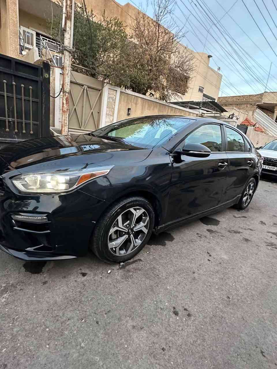 سلام عليكم اخوان
كيا فورتي 2021 GT-line للبيع 1/1 عدا الفتحة 
ماشية 100الف 
سيارة نضيفة ما بيهة اي نقص 
كير مكينة صدر كفالة 
عليهة منضومة عاز ايطالية 
انسى صرف البانزين 
حادث موضح بالصور مع السونار 
السيارة بيهة قطع صبغ ابيع عام  
مكاني بغداد اليوسفية او مكاسب
تحويل ثاني يوم رقم بغداد جديد 
السعر 110 وبيهة مجال بسيط جداً
ممتواجد على الفيسبوك
***********
