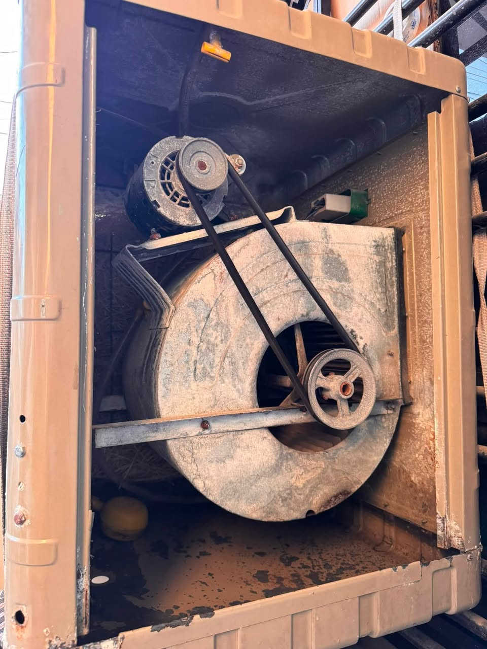 مبردة جنرال سعودي حجم ٢٥٠٠ ماطور واتربم كله شغال بلاد
السعر ١٠٠ الف
للاتصال واتساب ***********
