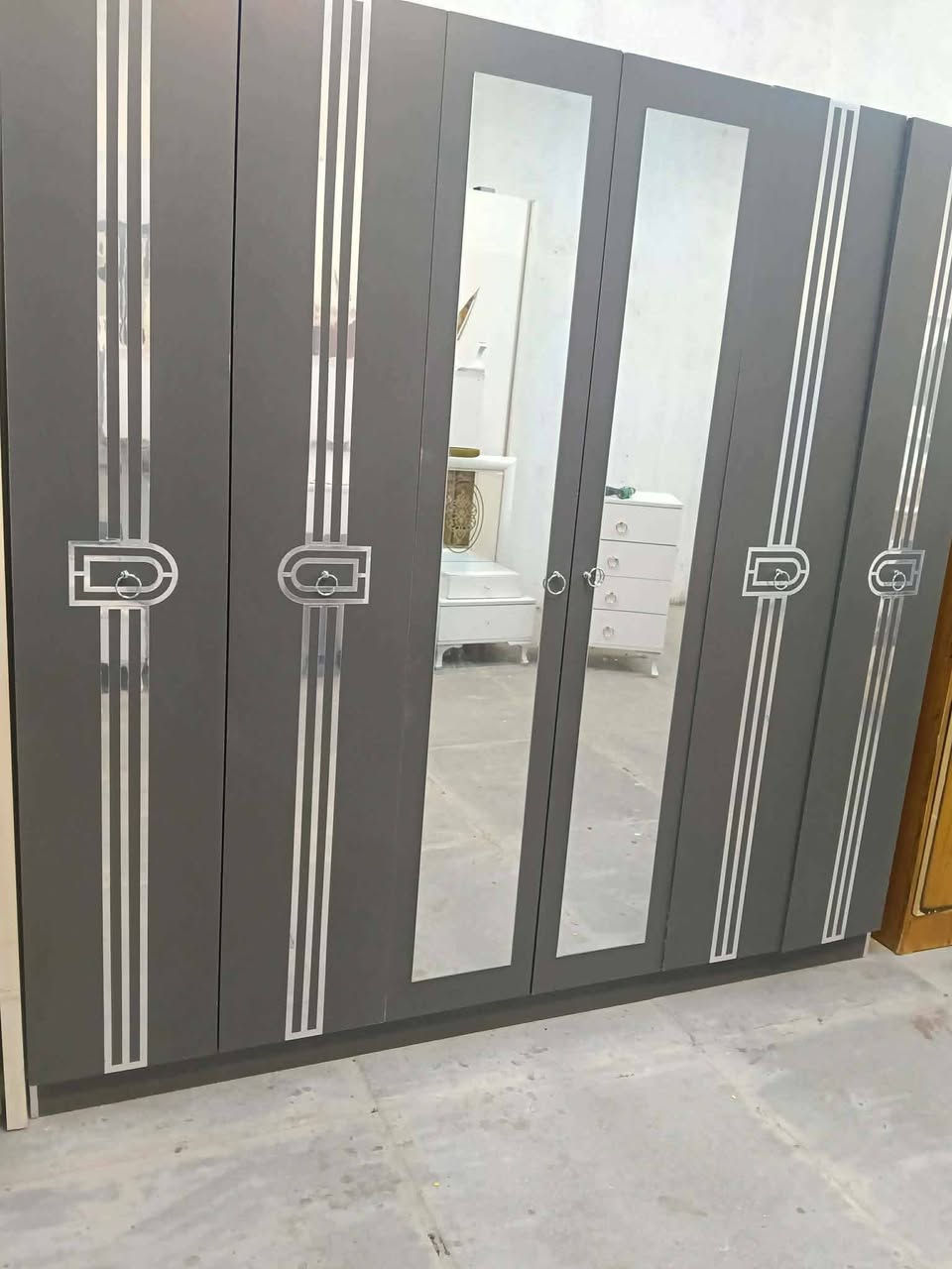 غرفه تركي ابؤاب نظيفه جدا شخطه ما بيها السعر460مع شد ونقل الحجز واتس***********
